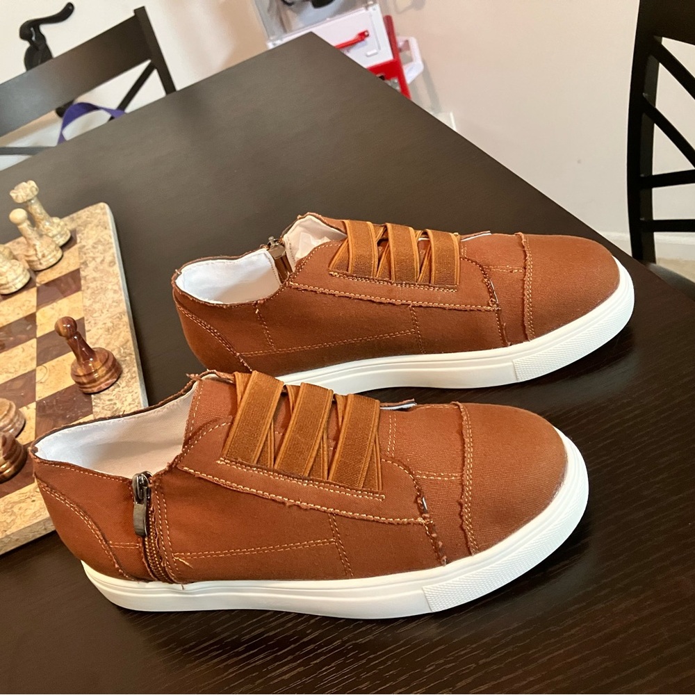 Light Brown slip on tennis shoes sneakers no tie laceless Size 40( Fits 8-8.5)